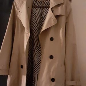 Button down trench spring or falls coat